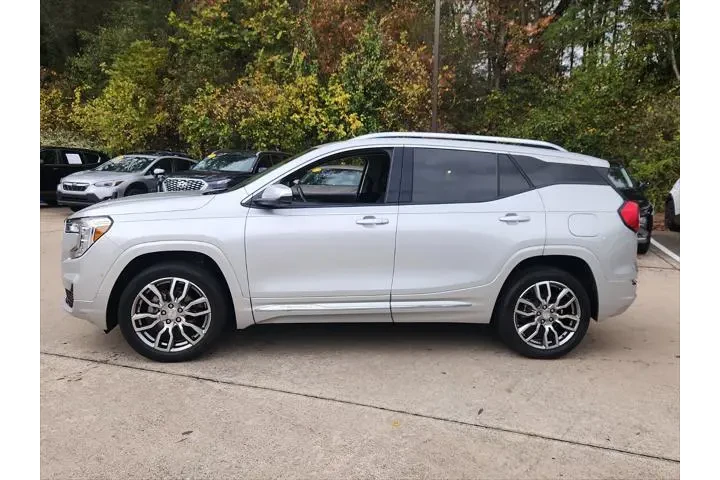 $28403 : GMC Terrain 2022 AWD Denali image 3