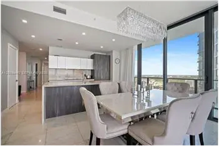 $11000 : Rental property with 3 bedro image 8