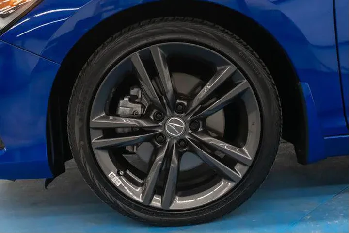 $32971 : Acura Integra 2024 4dr Liftb image 2