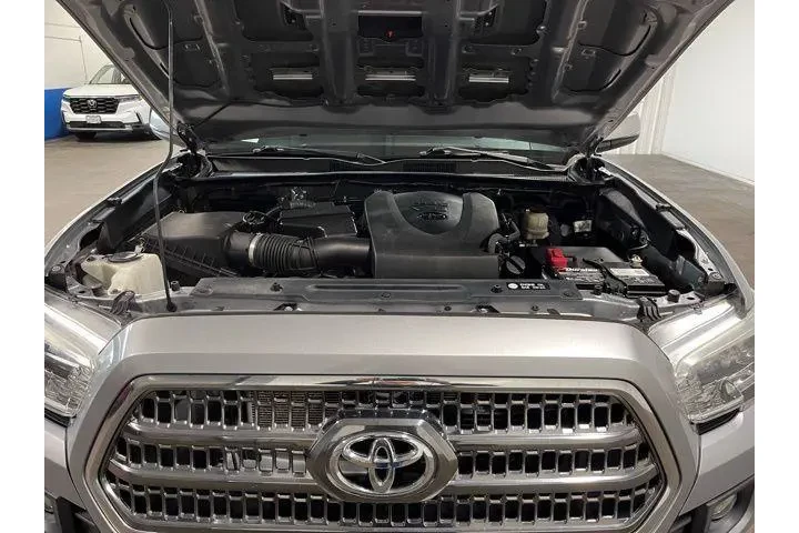 $30938 : Toyota Tacoma 2017 4x4 TRD S image 9