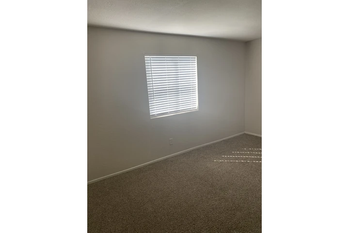 $420 : Rento cuarto image 2
