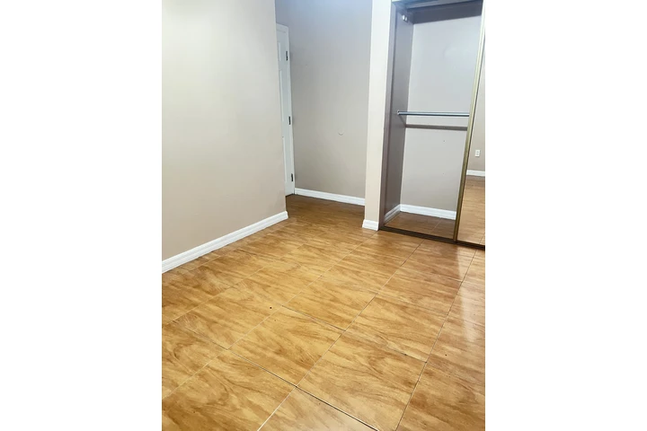 $900 : Cuarto de renta image 2