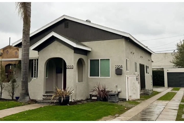 $1900 : Spacious Deck. image 1