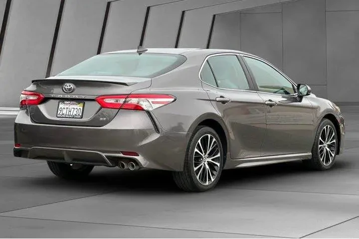$19800 : Toyota Camry 2020 SE 4dr Sed image 4
