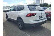 $18590 : Volkswagen Tiguan 2023 SE 4d thumbnail