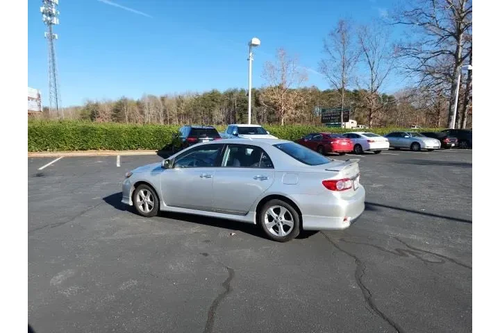 $8851 : Toyota Corolla 2013 S 4dr Se image 6
