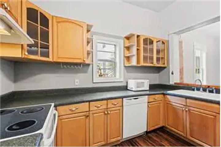 $2200 : Rental property with 3 bedro image 10