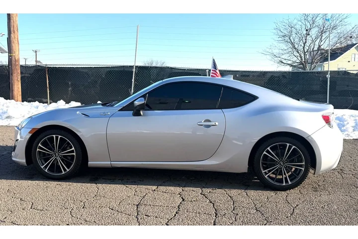 2015 FR-S 2dr Cpe Man (Natl) image 3