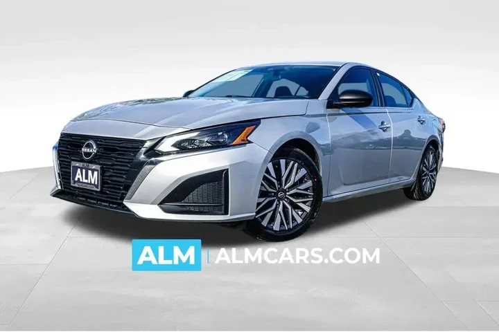 $17220 : Nissan Altima 2024 2.5 SV 4d image 1