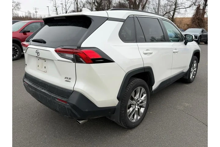 $27999 : Toyota RAV4 2021 AWD XLE Pre image 9