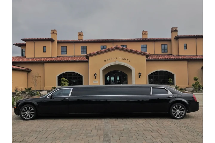 $9000 : Limousina Chrysler C300 2007, image 1