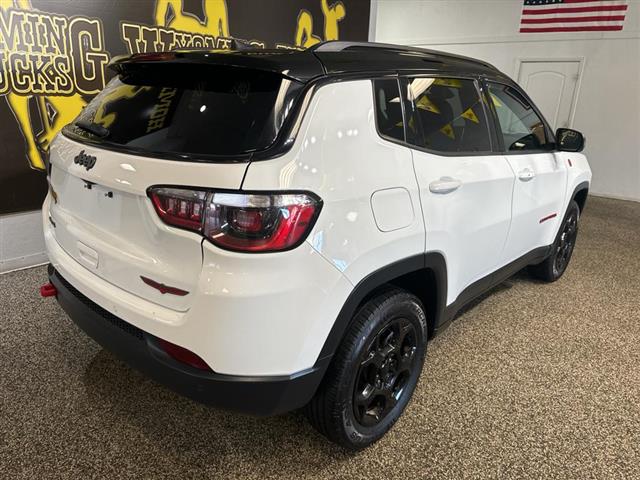 $29995 : 2023 Compass Trailhawk image 6