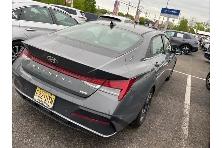 $23995 : Hyundai ELANTRA Hybrid 2024 image 3