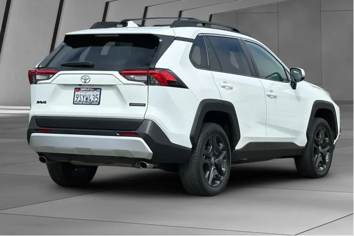 $27900 : Toyota RAV4 2023 AWD Adventu image 4