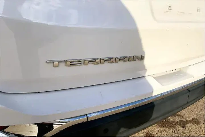 $20381 : GMC Terrain 2022 SLT 4dr SUV image 9