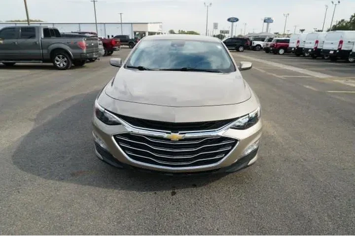 $19995 : Chevrolet Malibu 2024 LT 4dr image 2