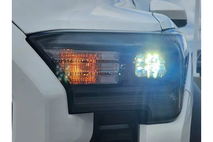 $38699 : Toyota Tacoma 2024 4x4 SR5 4 image 9