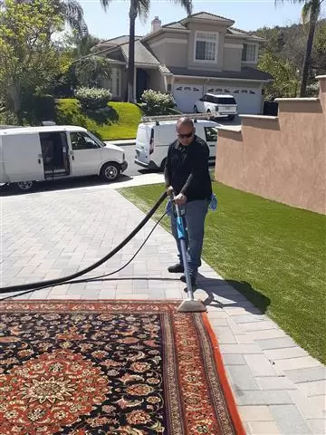 Roberto's carpet cleaning image 1