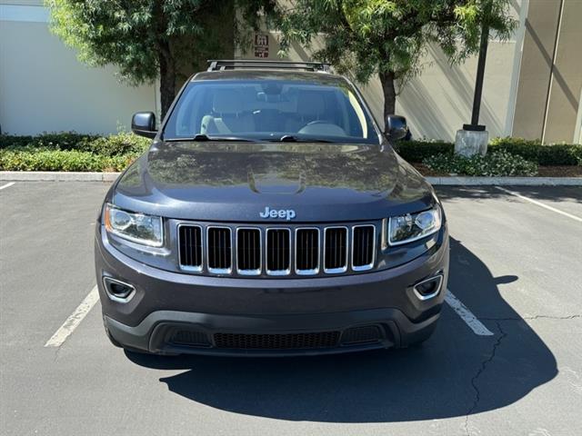 2015 Grand Cherokee Laredo 2WD image 3