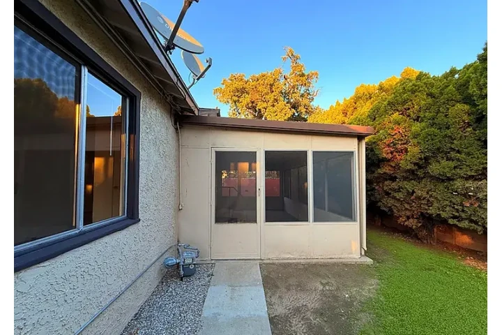 $1800 : ***RENTO CASA DUPLEX $1800.*** image 1