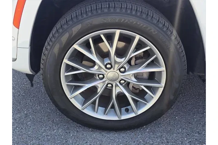 $37755 : Jeep Grand Cherokee L 2023 4 image 9