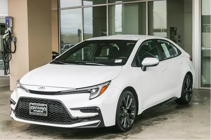 $23341 : Toyota Corolla 2024 SE 4dr S image 3