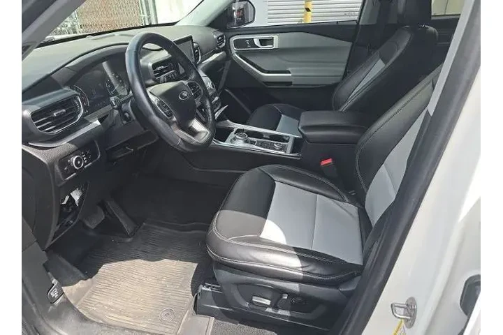 $32800 : Ford Explorer 2023 AWD XLT 4 image 6