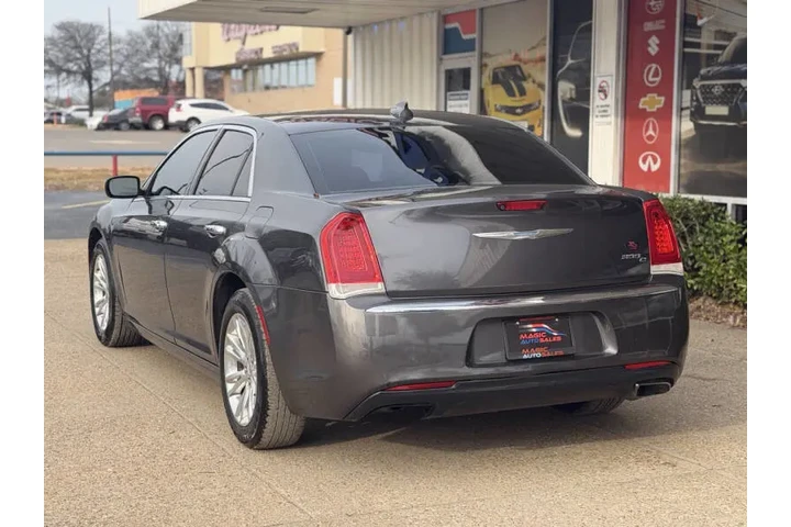 $1 : 2017 300 C image 7