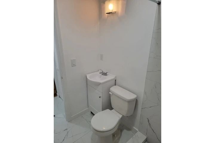 $1600 : Se renta efficiency image 2