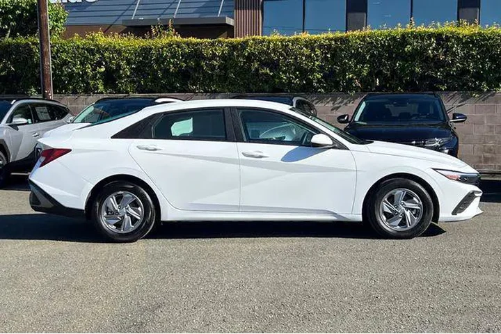 $21690 : Hyundai ELANTRA 2025 SE 4dr image 3