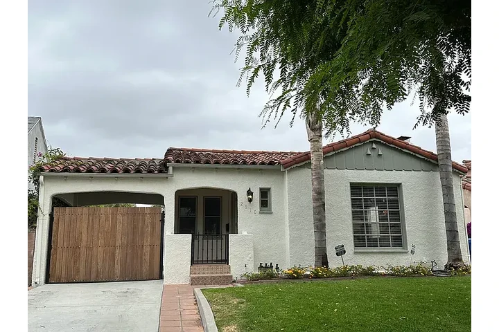 $2000 : 2bed available now image 1