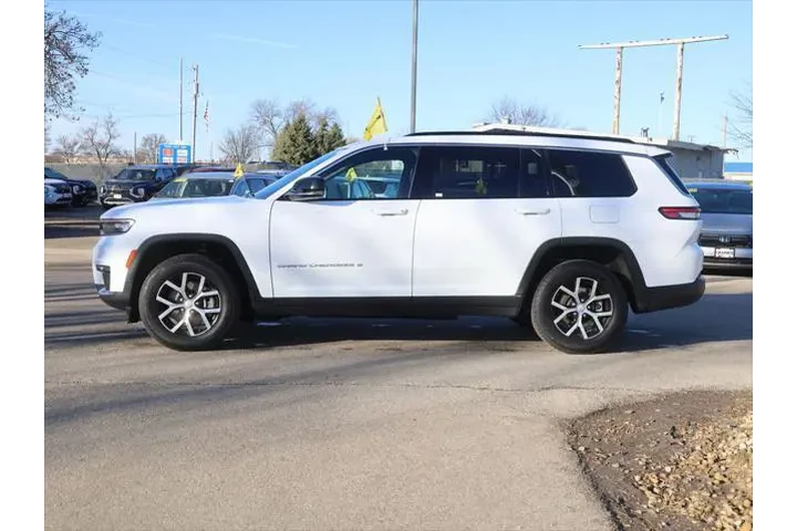 $30477 : Jeep Grand Cherokee L 2024 4 image 6