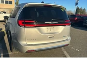 $26990 : Chrysler Pacifica Plug-In Hy thumbnail