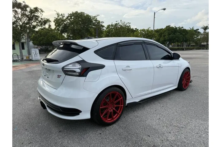 $12995 : 2017 Focus ST image 8