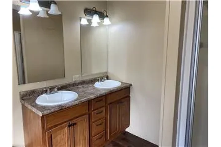 $1600 : Rental property with 3 bedro image 10