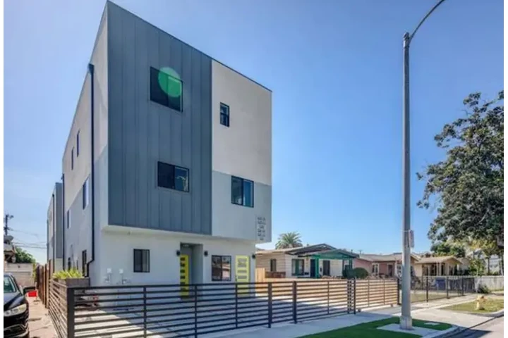 $1500 : Available 1Bed Apt in LA image 1