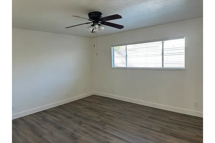 $3000 : CHARMING SINGLE FAM HOME AVIL! image 8