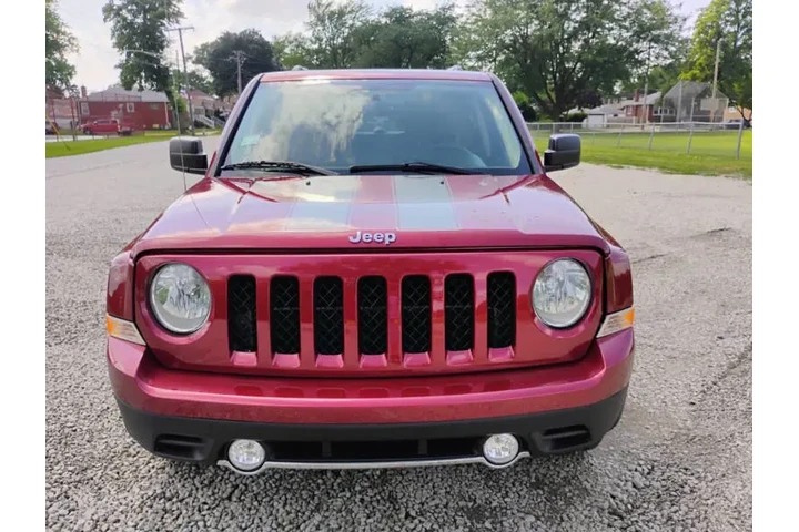 $6997 : 2017 Patriot Latitude image 3