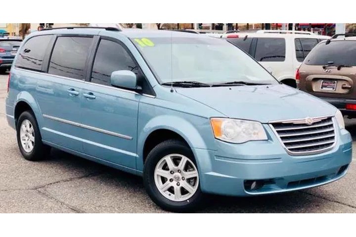 2010 Town and Country Touring image 7