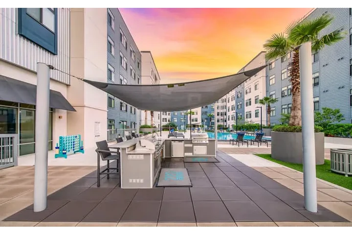 $1500 : MAA 220 RIVERSIDE image 3
