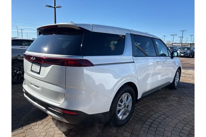 2023 Carnival LX image 5