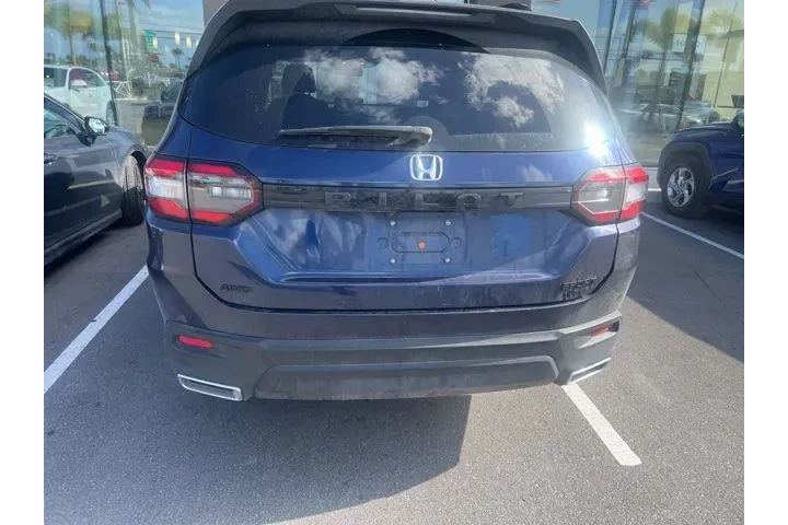 $33743 : Honda Pilot 2023 AWD Sport 4 image 4