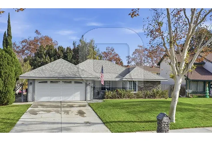 $2400 : HOME FOR RENT IN RIVERSIDE CA image 1