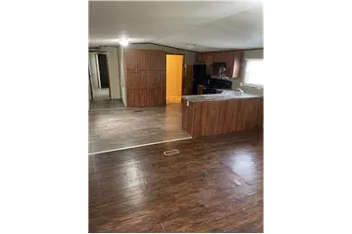 $1100 : Rental property with 3 bedro image 5