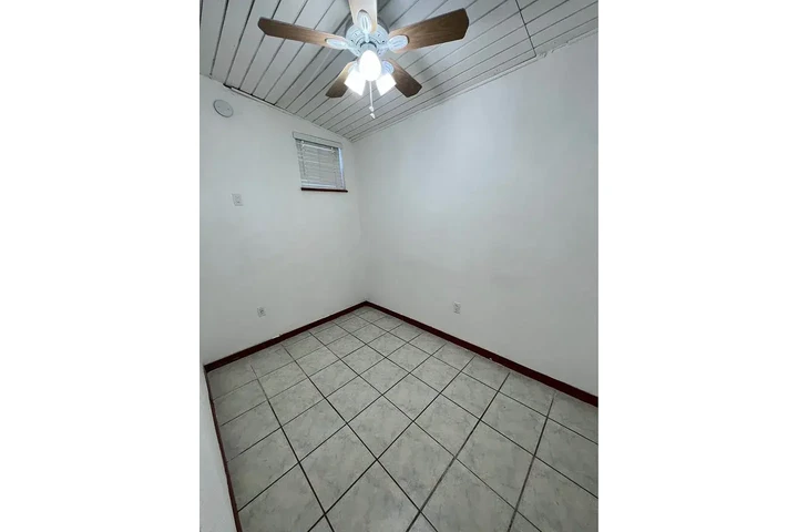 $1400 : 3 Recamaras 1 Baño image 4