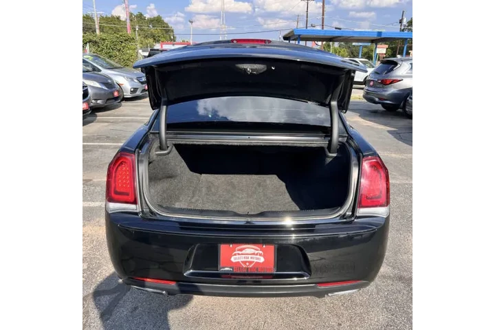 $18900 : 2018 300 Touring image 10