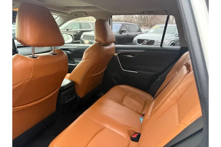 $24950 : 2019 RAV4 Hybrid XLE image 8