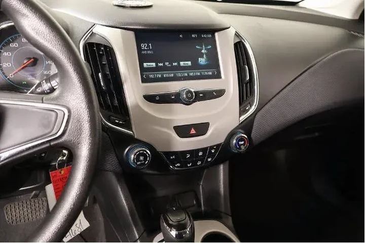 $9622 : Chevrolet Cruze 2018 LS Auto image 5