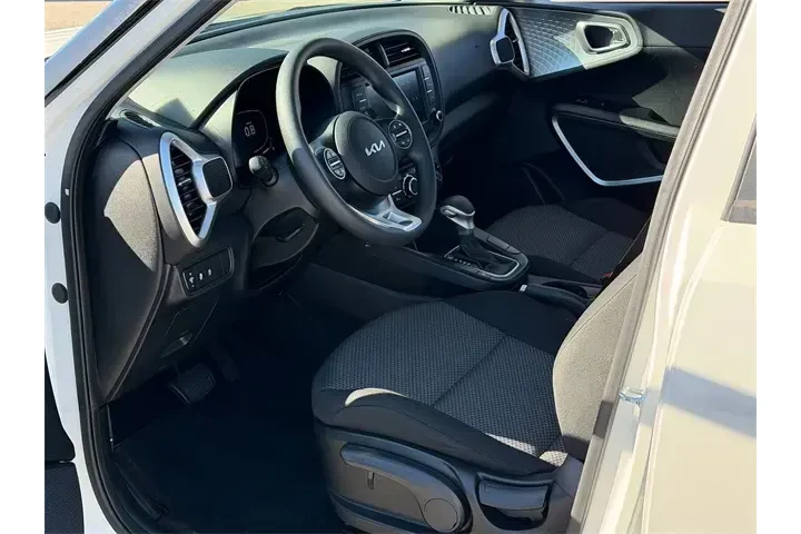 $17500 : Kia Soul 2024 LX 4dr Crossov image 9
