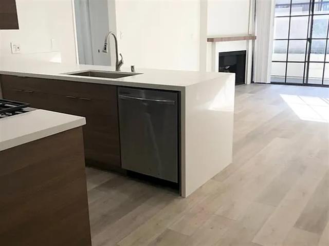 $1800 : 2BD 2BA FOR RENT image 2